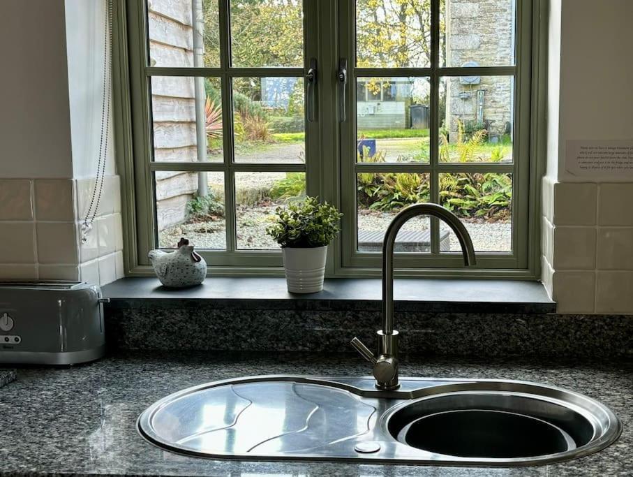 Little Bream - Pretty Cosy Cottage, Sea Views, Walk To The Beach Mawnan Smith Buitenkant foto